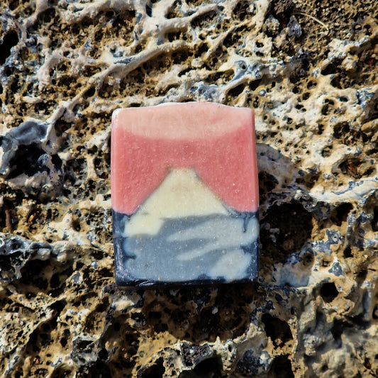 Hekla soap I Amyris, Elemi, Patchouli